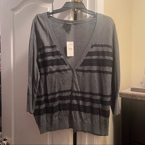 ✨Gray sweater with black lace pattern✨